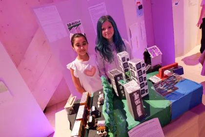 Dolores och Edith från Frölundaskolan.