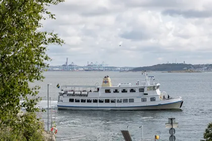 Skärgårdsbåt på havet.