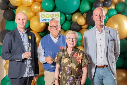 Nyöppning 13 juni: Gröna mattans fotovägg