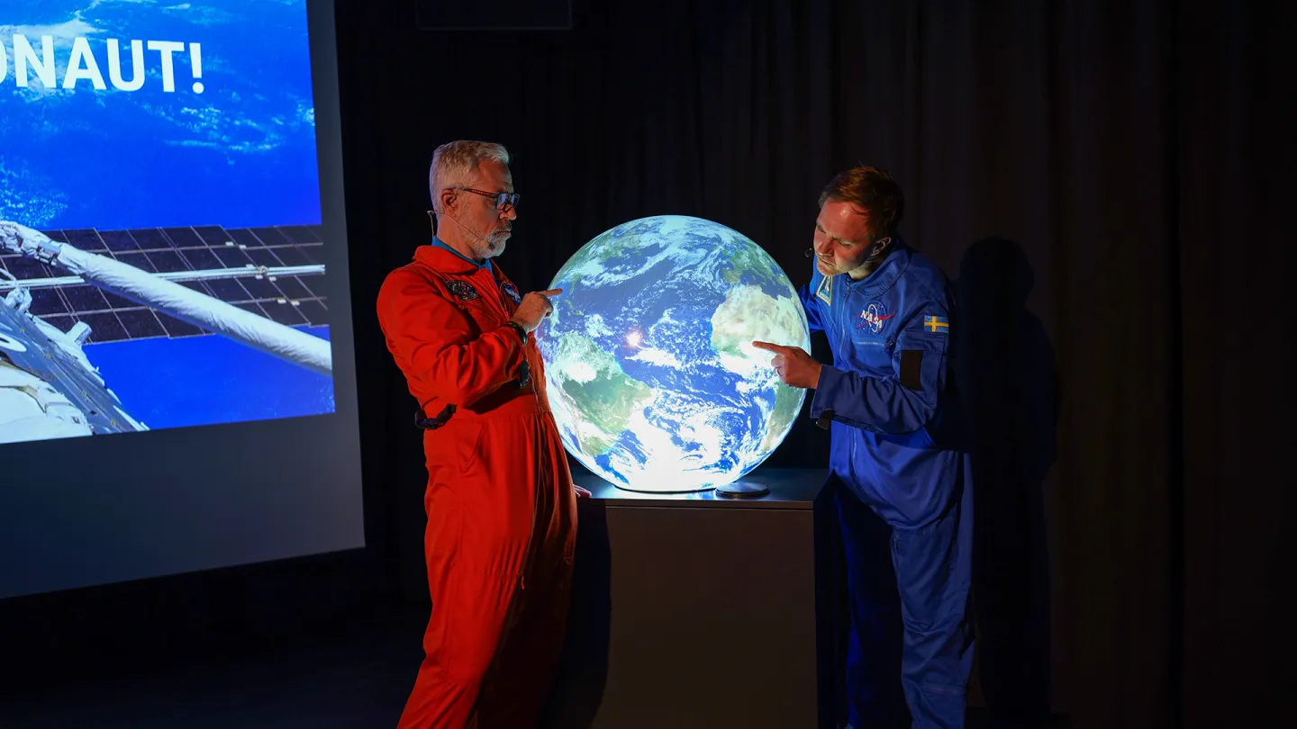 Pedagoger med TellUs, den talande planeten.